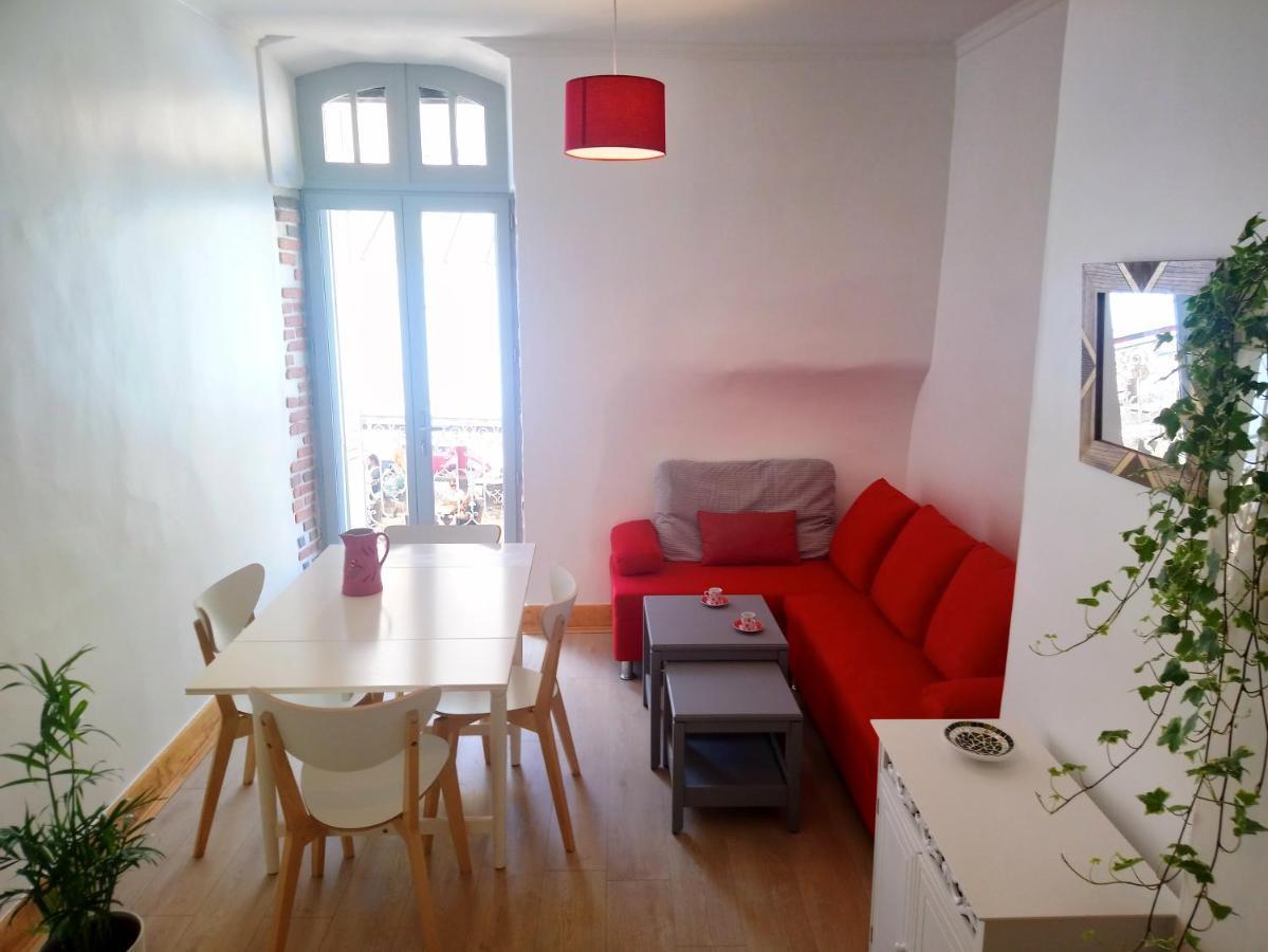 פואה Joli Duplex Avec Balcon Et Vue Sur Place Du Centre Historique ! מראה חיצוני תמונה