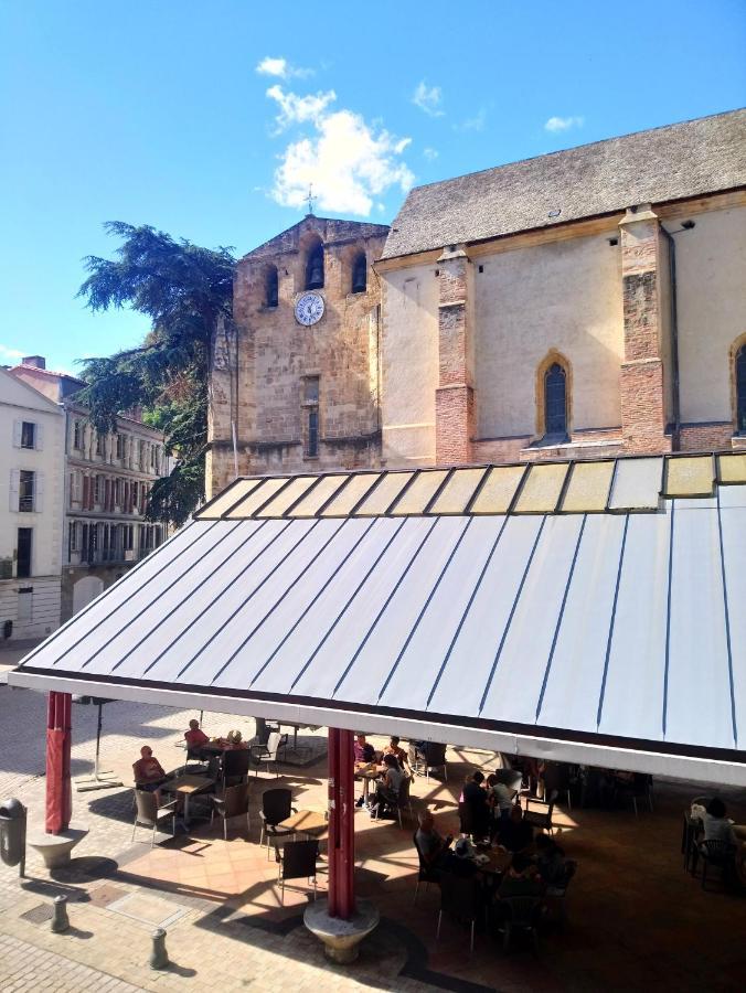 פואה Joli Duplex Avec Balcon Et Vue Sur Place Du Centre Historique ! מראה חיצוני תמונה